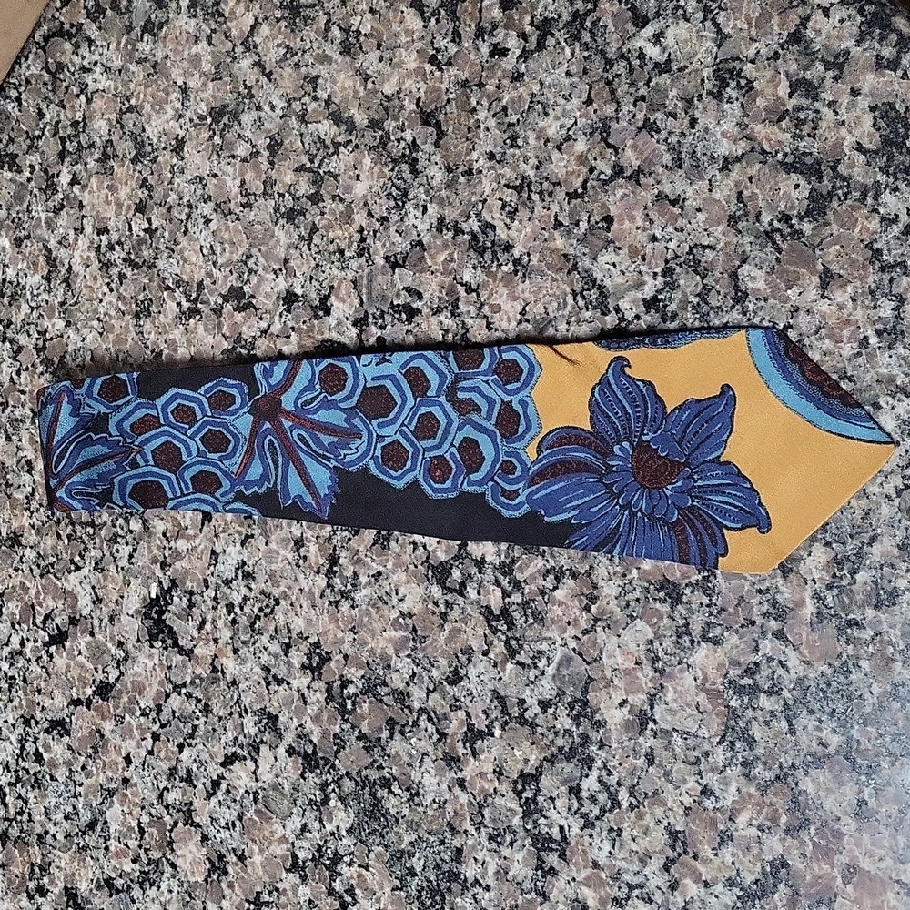 Alcione Milano vintage tie blue flower pattern 100% silk .